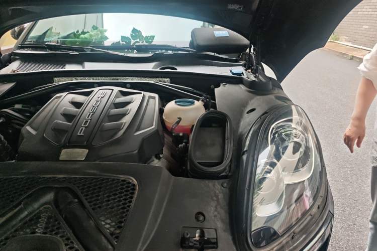 Used Porsche Macan 2014 Macan S 3.0T Engine Bay Left