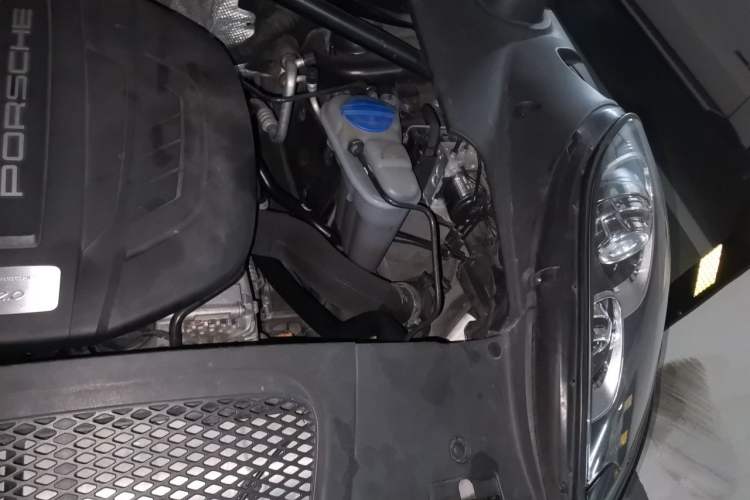 Used Porsche Macan 2014 Macan 2.0T Engine Bay Left