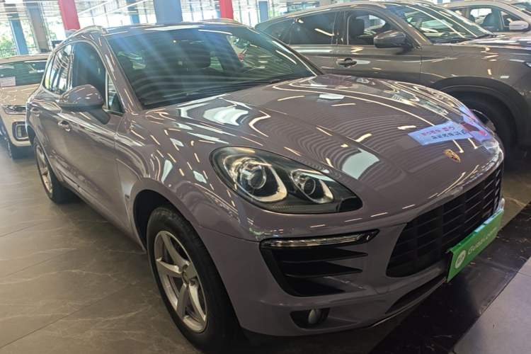 Used Porsche Macan 2014 Macan 2.0T Front Right 45 Deg