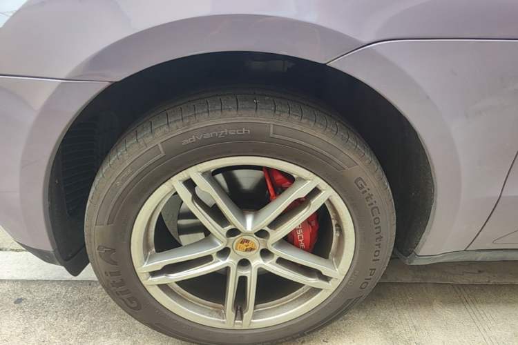 Used Porsche Macan 2014 Macan S 3.0T Left Front Wheel Hub