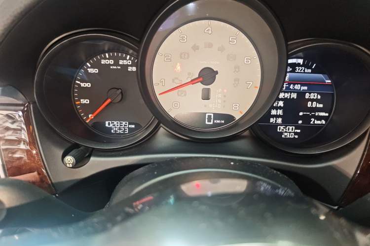 Used Porsche Macan 2014 Macan S 3.0T Odometer Close Up