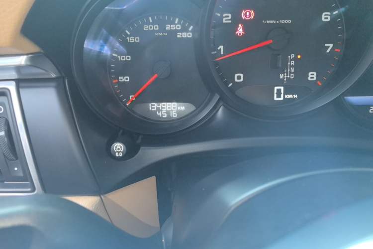 Used Porsche Macan 2014 Macan 2.0T Odometer Close Up