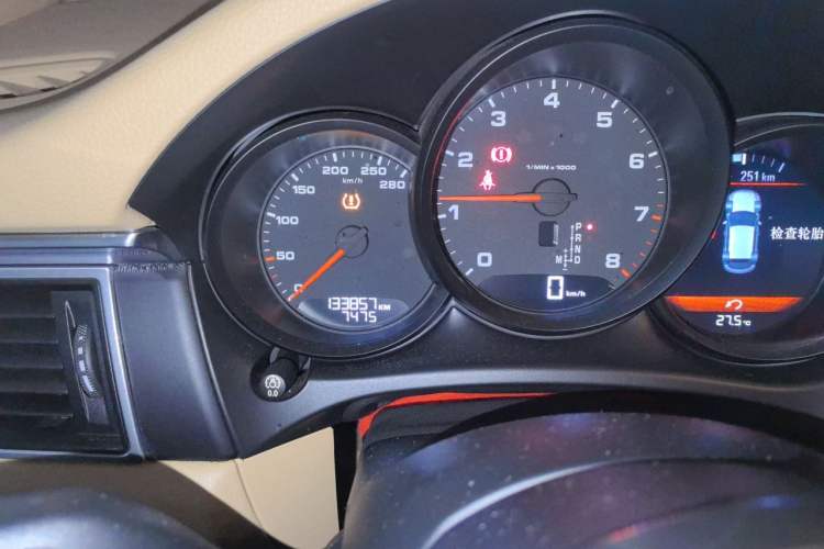 Used Porsche Macan 2014 Macan 2.0T Odometer Close Up
