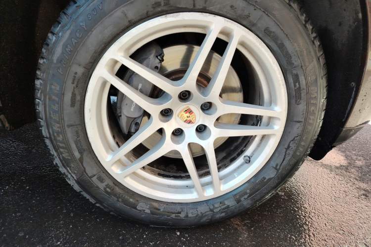 Used Porsche Macan 2014 Macan 2.0T Right Front Wheel Hub