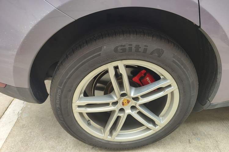 Used Porsche Macan 2014 Macan S 3.0T Right Rear Wheel Hub