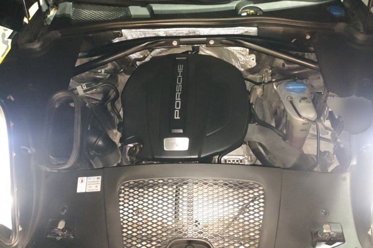 Used Porsche Macan 2014 Macan 2.0T Engine Bay