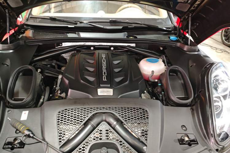 Used Porsche Macan 2014 Macan S 3.0T Engine Bay
