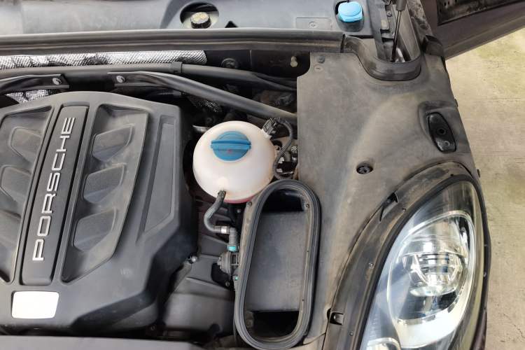 Used Porsche Macan 2014 Macan S 3.0T Engine Bay Left