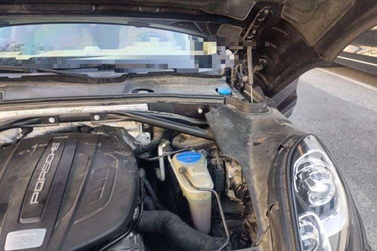 Used Porsche Macan 2014 Macan 2.0T Engine Bay Left
