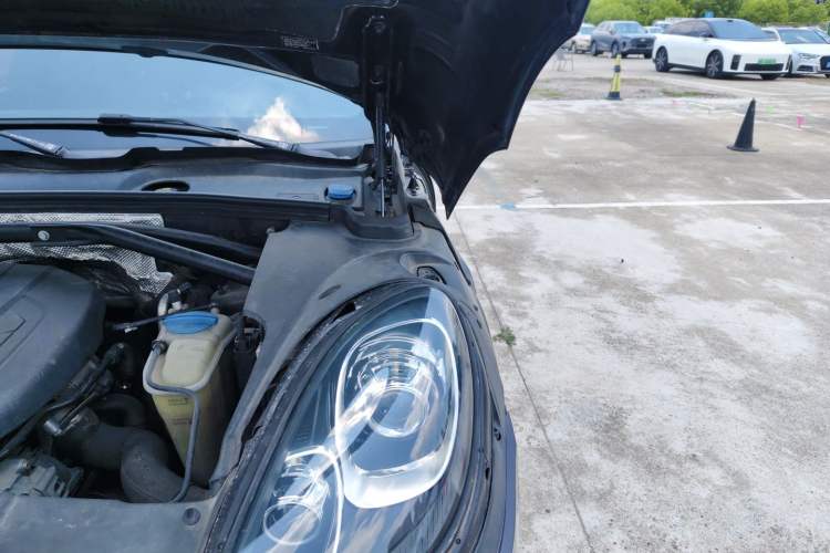 Used Porsche Macan 2014 Macan 2.0T Engine Bay Left