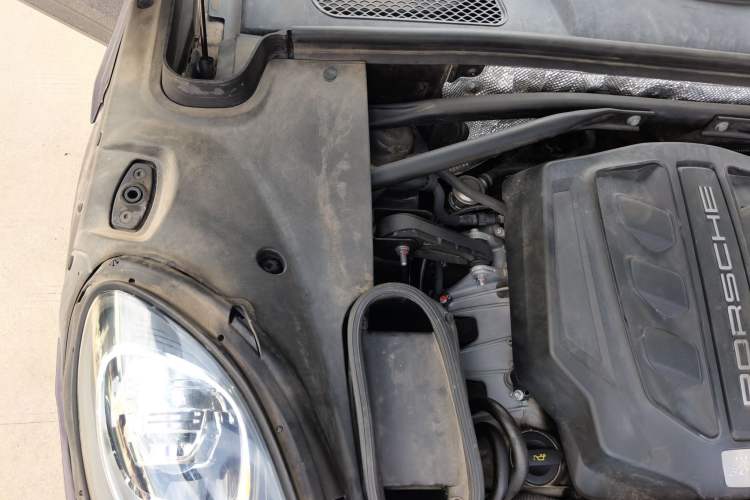 Used Porsche Macan 2014 Macan S 3.0T Engine Bay Right