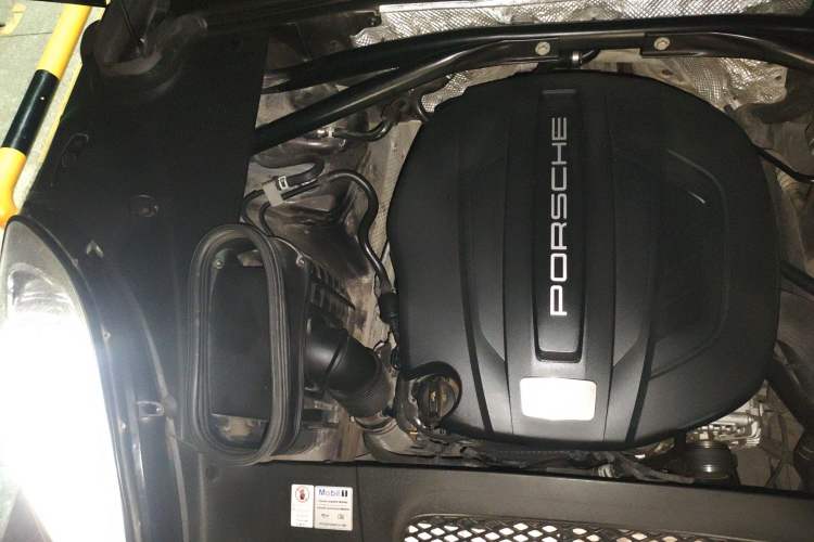 Used Porsche Macan 2014 Macan 2.0T Engine Bay Right