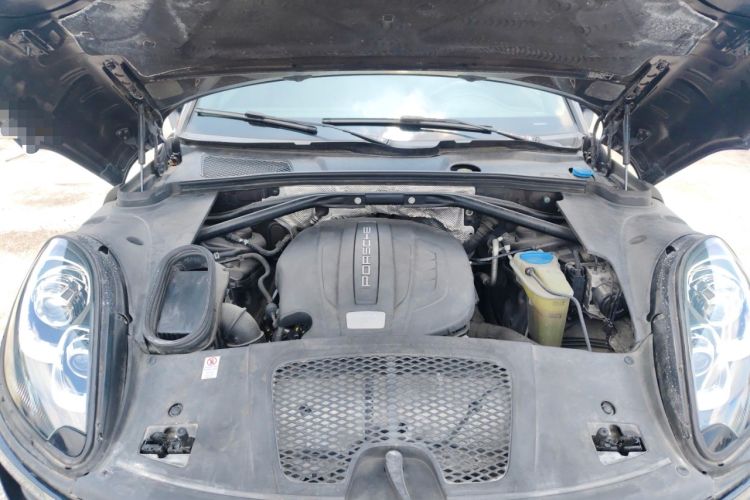 Used Porsche Macan 2014 Macan 2.0T Engine Bay