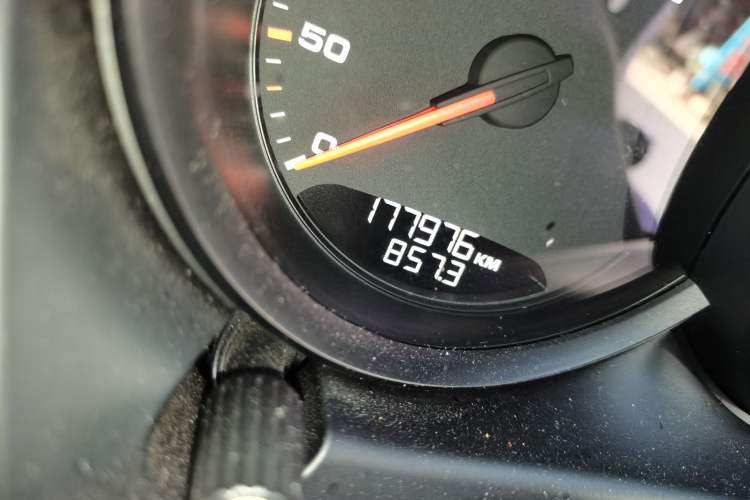 Used Porsche Macan 2014 Macan S 3.0T Odometer Close Up