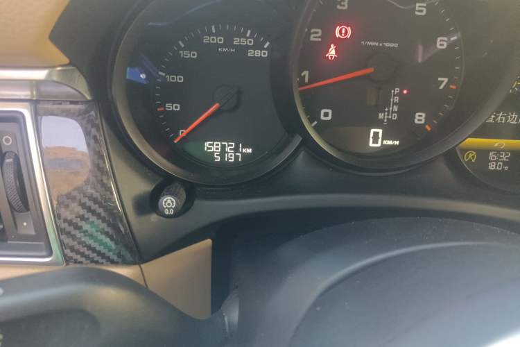 Used Porsche Macan 2014 Macan 2.0T Odometer Close Up