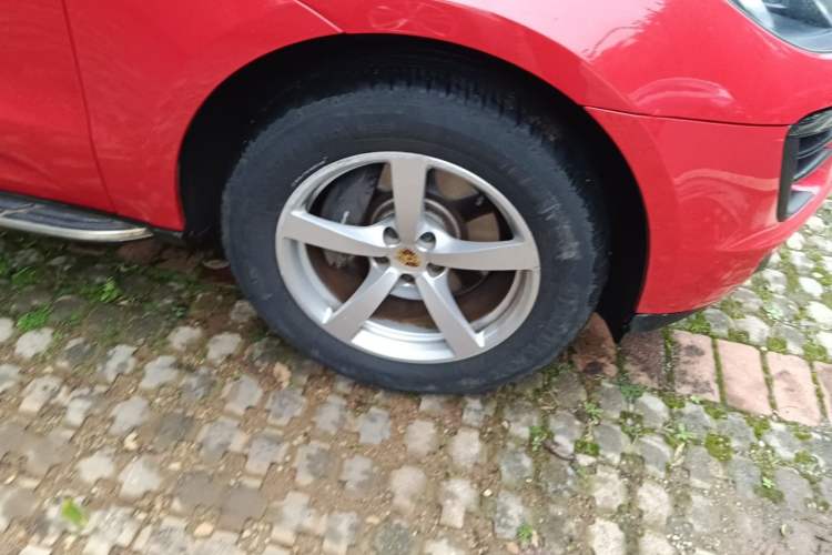 Used Porsche Macan 2014 Macan 2.0T Right Front Wheel Hub