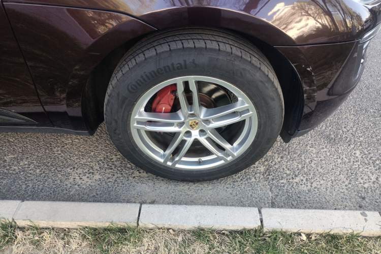Used Porsche Macan 2014 Macan 2.0T Right Front Wheel Hub