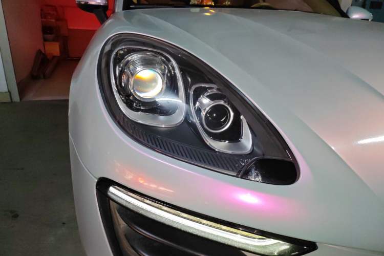 Used Porsche Macan 2014 Macan 2.0T Right Front Headlight
