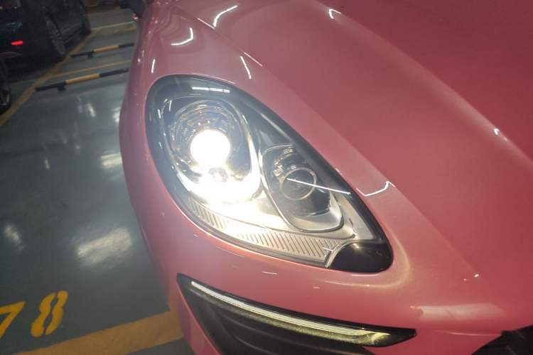 Used Porsche Macan 2014 Macan 2.0T Right Front Headlight