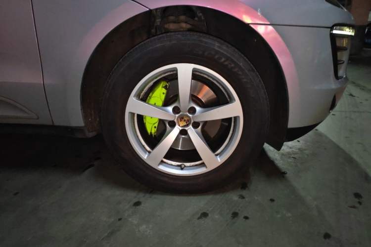 Used Porsche Macan 2014 Macan 2.0T Right Front Wheel Hub