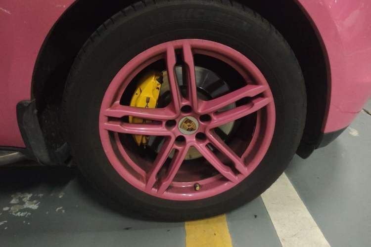 Used Porsche Macan 2014 Macan 2.0T Right Front Wheel Hub