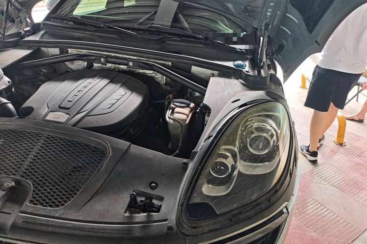 Used Porsche Macan 2014 Macan 2.0T Engine Bay Left