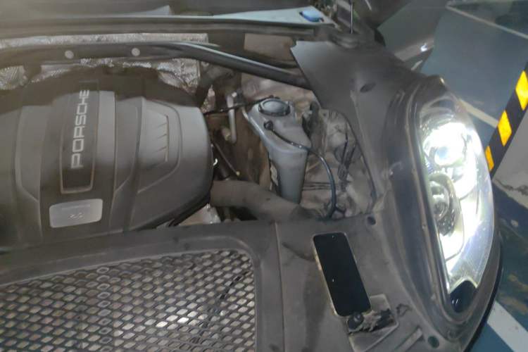Used Porsche Macan 2014 Macan 2.0T Engine Bay Left