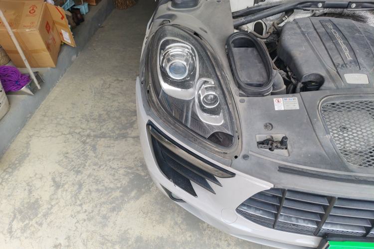 Used Porsche Macan 2014 Macan 2.0T Engine Bay Right