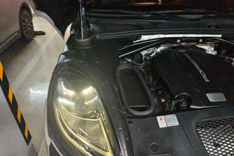 Used Porsche Macan 2014 Macan 2.0T Engine Bay Right