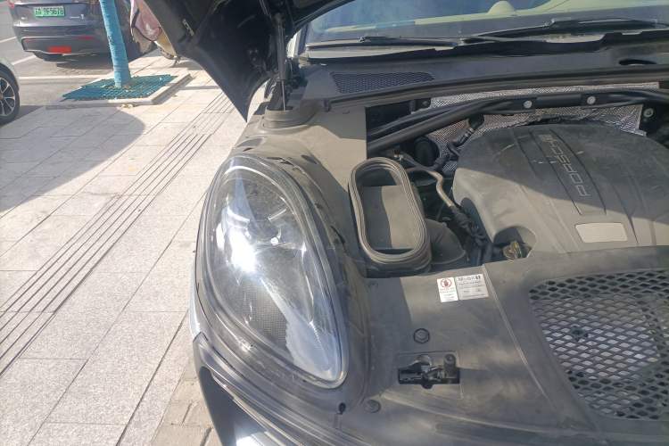 Used Porsche Macan 2014 Macan 2.0T Engine Bay Right