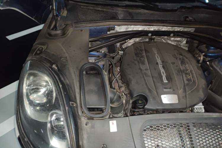 Used Porsche Macan 2014 Macan 2.0T Engine Bay Right