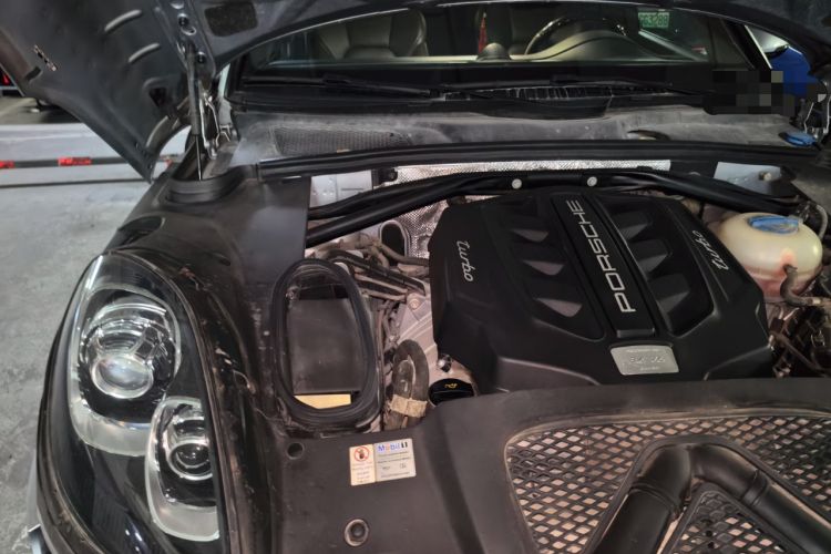 Used Porsche Macan 2014 Macan Turbo 3.6T Engine Bay Right