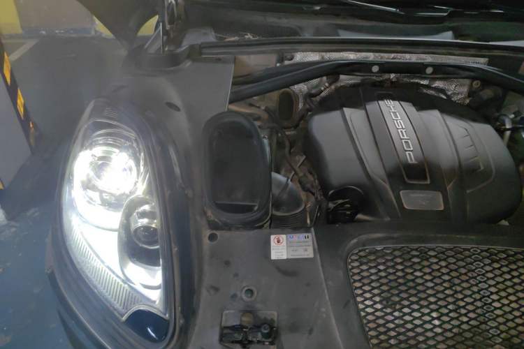 Used Porsche Macan 2014 Macan 2.0T Engine Bay Right