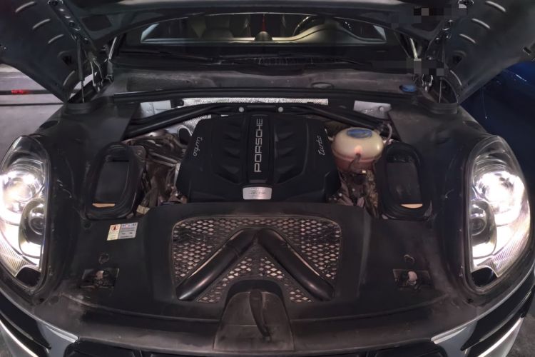 Used Porsche Macan 2014 Macan Turbo 3.6T Engine Bay