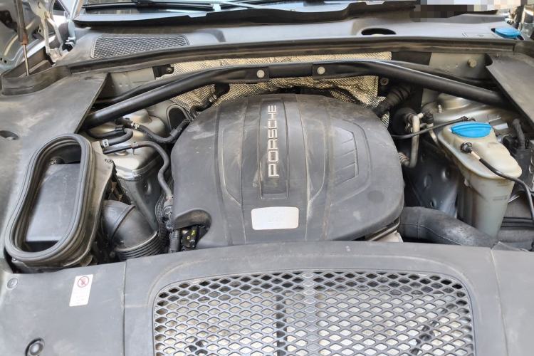 Used Porsche Macan 2014 Macan 2.0T Engine Bay