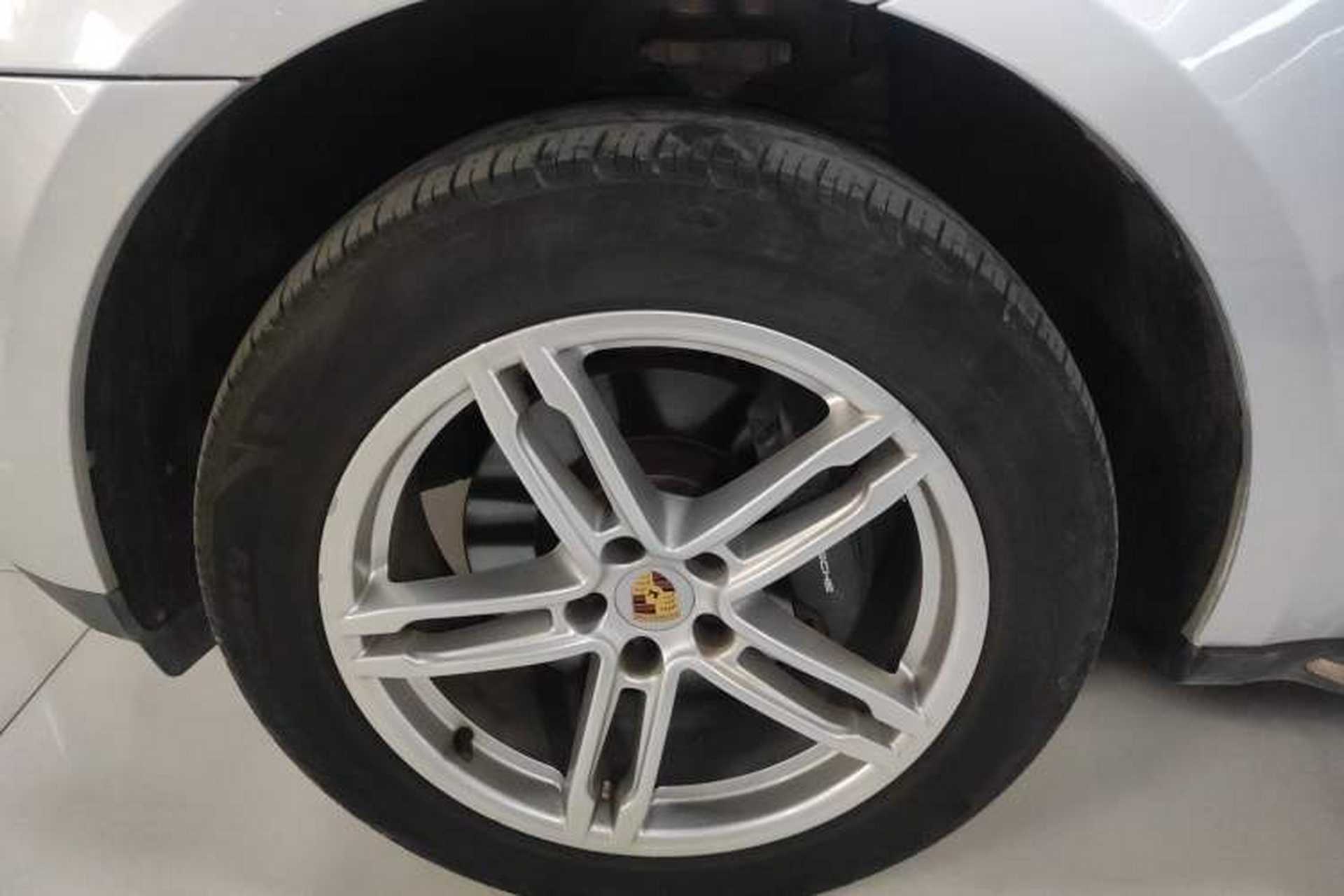 Used Porsche Macan 2014 Macan 2.0T Left Front Wheel Hub