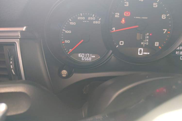 Used Porsche Macan 2014 Macan 2.0T Odometer Close Up