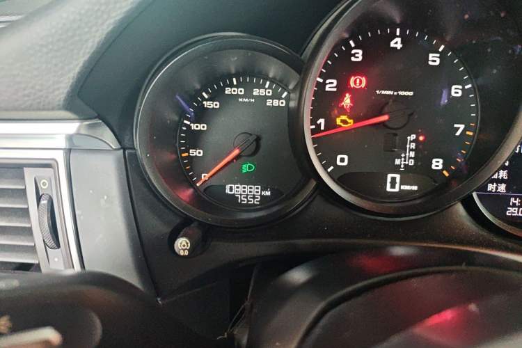 Used Porsche Macan 2014 Macan 2.0T Odometer Close Up