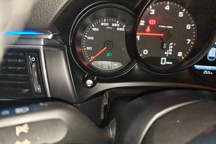 Used Porsche Macan 2014 Macan 2.0T Odometer Close Up