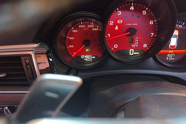 Used Porsche Macan 2014 Macan 2.0T Odometer Close Up