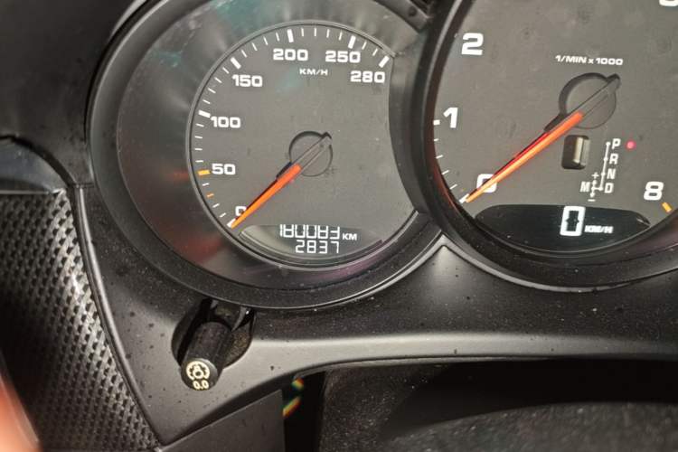 Used Porsche Macan 2014 Macan 2.0T Odometer Close Up