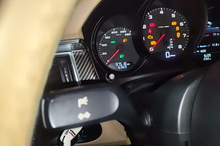 Used Porsche Macan 2014 Macan 2.0T Odometer Close Up