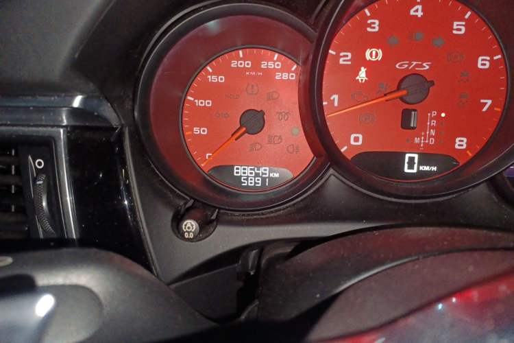 Used Porsche Macan 2014 Macan S 3.0T Odometer Close Up