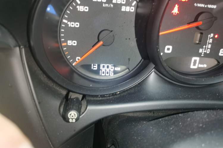 Used Porsche Macan 2014 Macan 2.0T Odometer Close Up