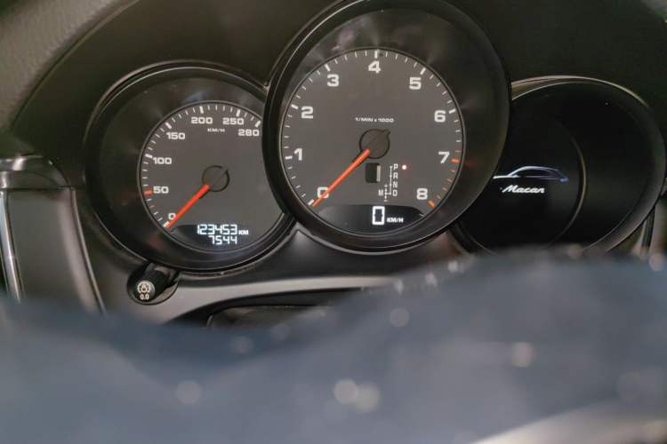 Used Porsche Macan 2014 Macan 2.0T Odometer Close Up