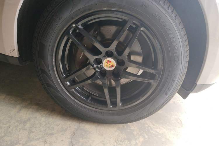 Used Porsche Macan 2014 Macan 2.0T Right Front Wheel Hub