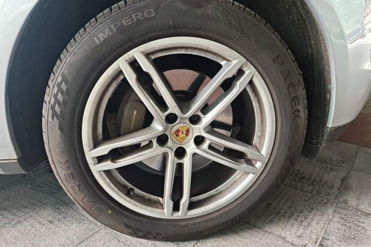 Used Porsche Macan 2014 Macan 2.0T Right Front Wheel Hub