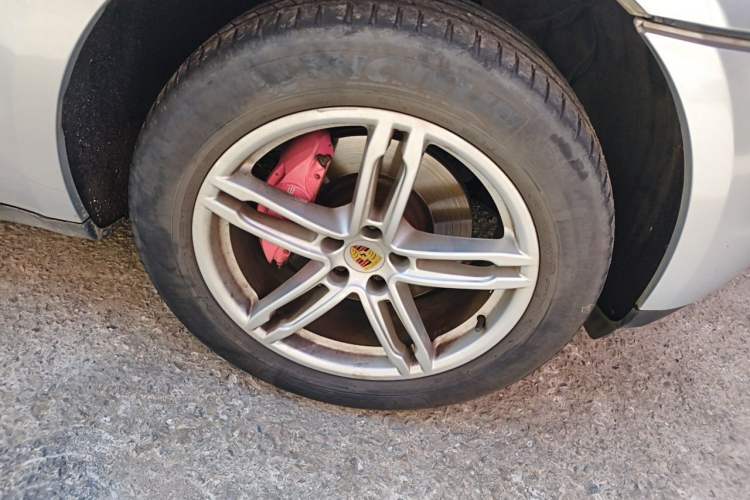 Used Porsche Macan 2014 Macan 2.0T Right Front Wheel Hub