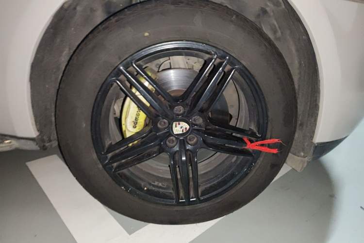 Used Porsche Macan 2014 Macan 2.0T Right Front Wheel Hub