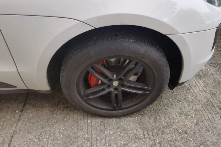 Used Porsche Macan 2014 Macan 2.0T Right Front Wheel Hub